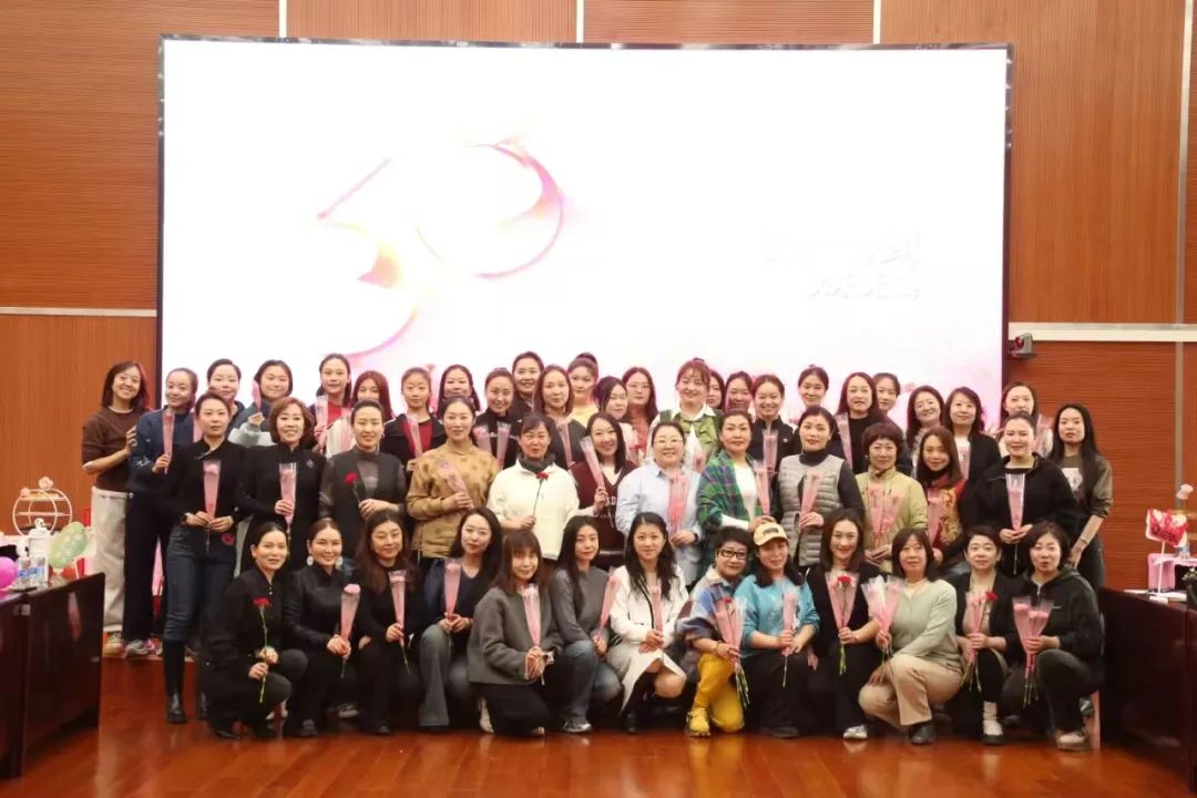 标题：内蒙古艺术剧院举办庆祝“三八”国际劳动妇女节系列活动
点击数：256
发表时间：2025-03-19