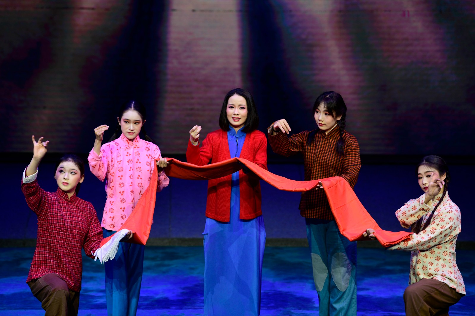 京剧表演唱《绣红旗》.jpg